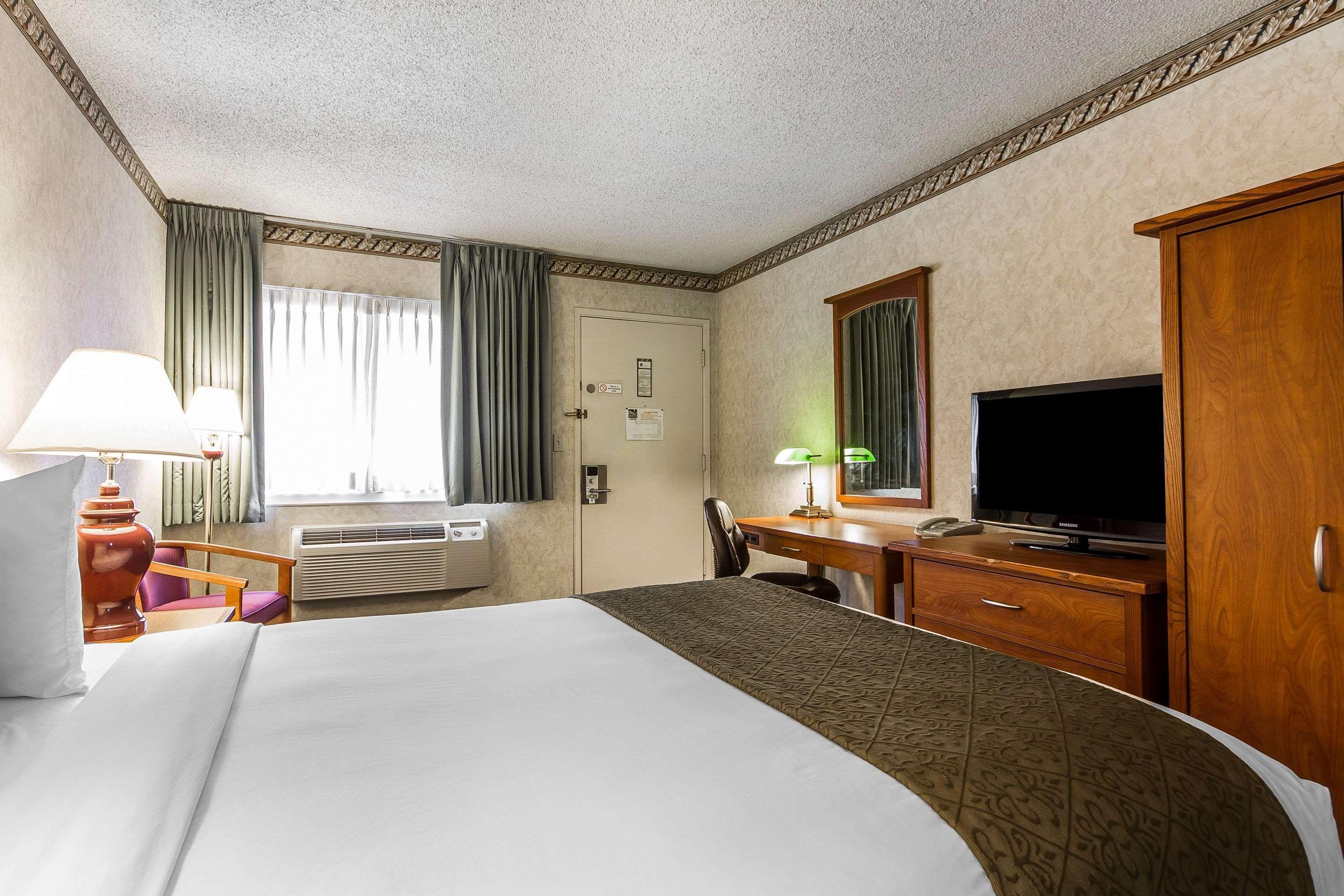 Quality Inn & Suites Silicon Valley Santa Clara Buitenkant foto