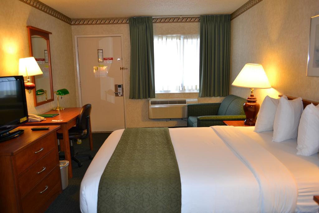 Quality Inn & Suites Silicon Valley Santa Clara Buitenkant foto